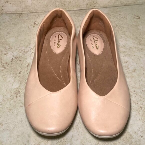 Clarks Nude Beige Ballet Flats Comfortable Cushioned Insoles Fairy Cottagecore - Picture 2 of 9